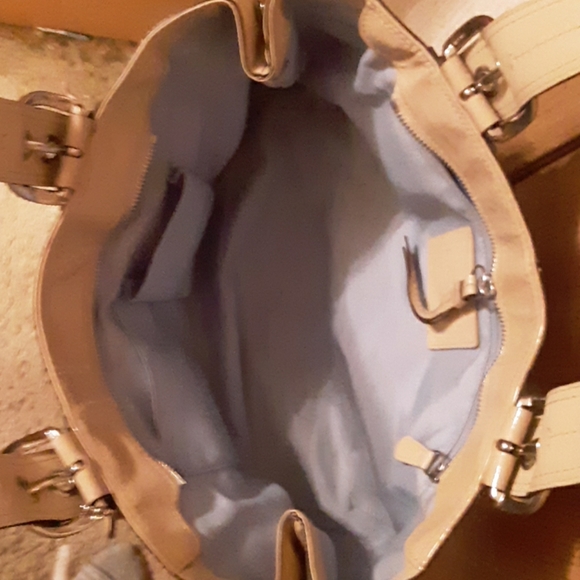 A coach purse - Picture 2 of 2